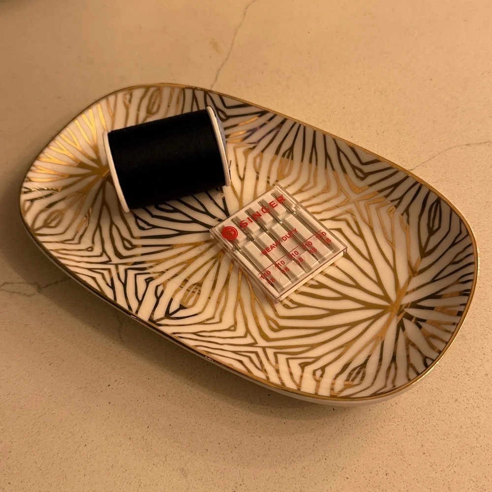 TALIANNA Lilypad Catchall Gold Tray